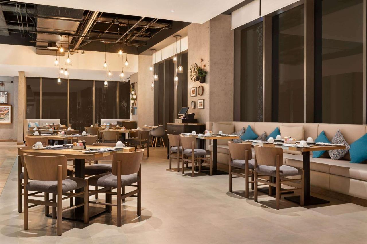 Mercure Dubai Gold District Bagian luar foto